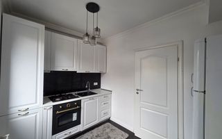 Apartament 3 camere si curte proprie - Poză 1