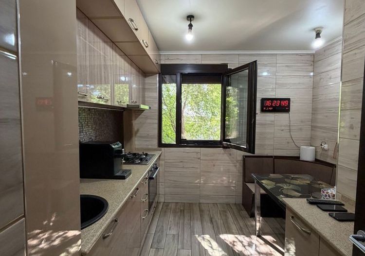 4 camere, 82 mp, parter, parcare, boxă, renovat, metrou la 400 m - Poză 6