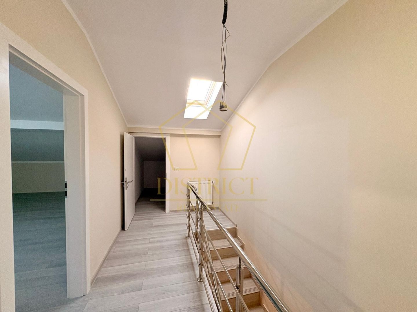 Duplex cu 4 camere si bucătărie închisă | Mosnita Veche - Poză 9