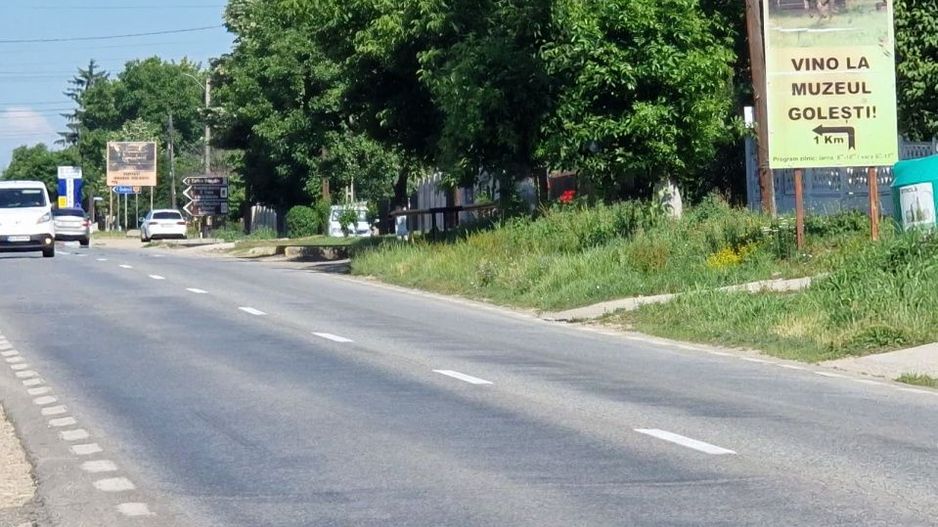 Teren  intravilan intrare Calinesti! - Poză 2