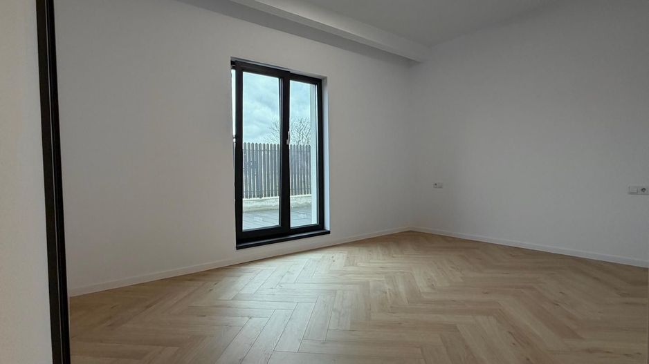 Apartament la Vila, 4 camere si gradina privata - Poză 13