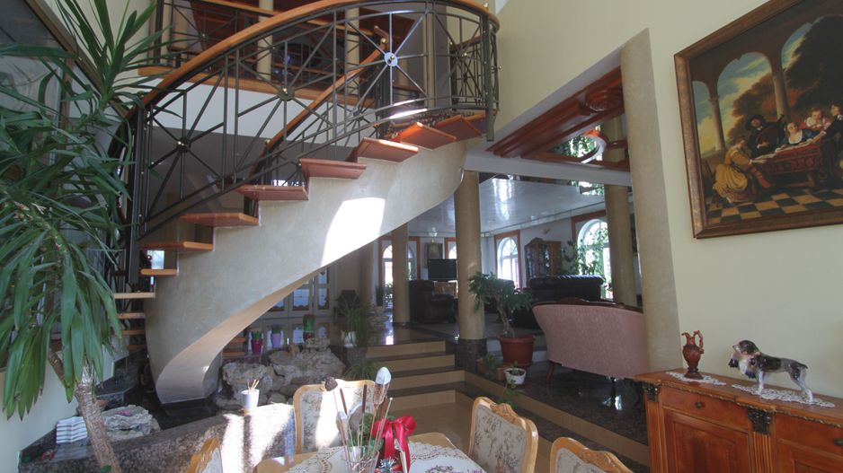 Casă / Vilă cu 8 camere de vânzare în zona Semicentral - Poză 54