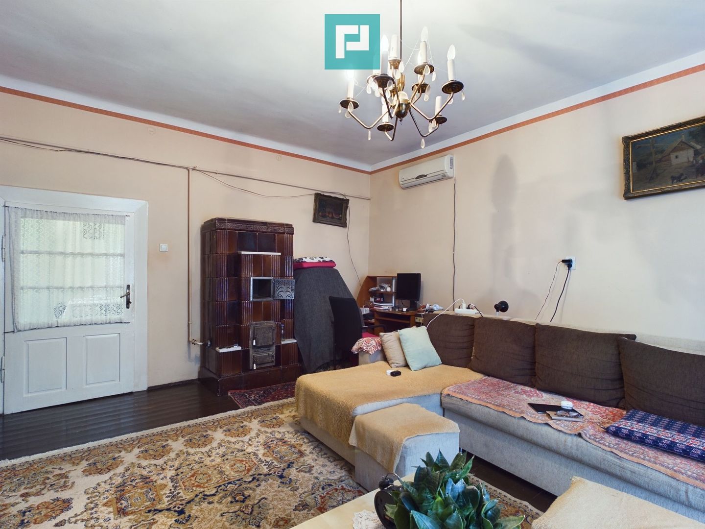 Apartament la casă cu 4 camere în Pârneava - Poză 2