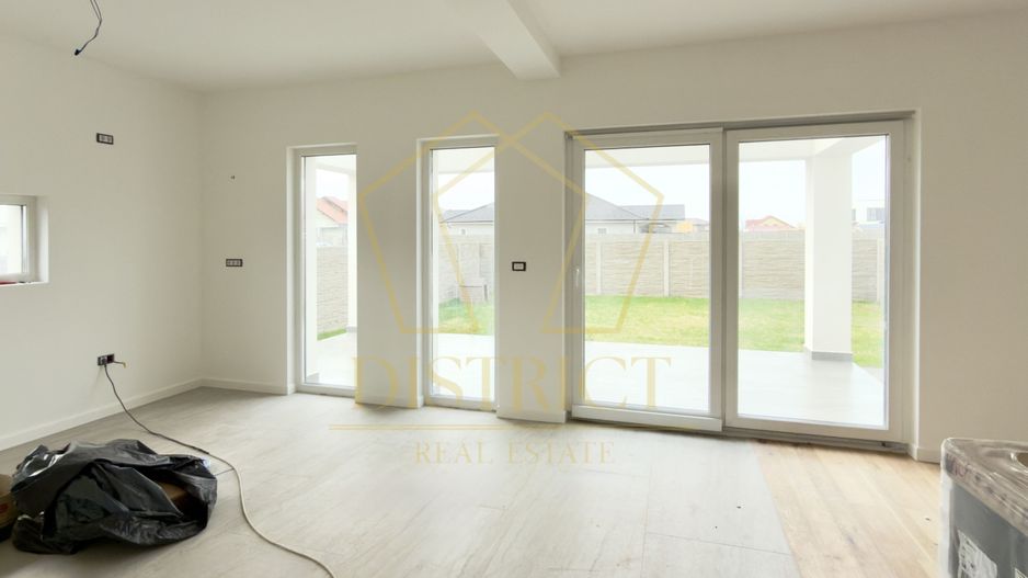 Com 0 | Duplex superb cu 5 camere despartit prin garaj | Dumbravita - Poză 4