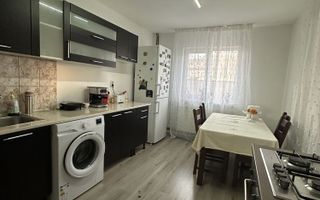 Casa de vanzare in zona  centrala a localitatii - Poză 1
