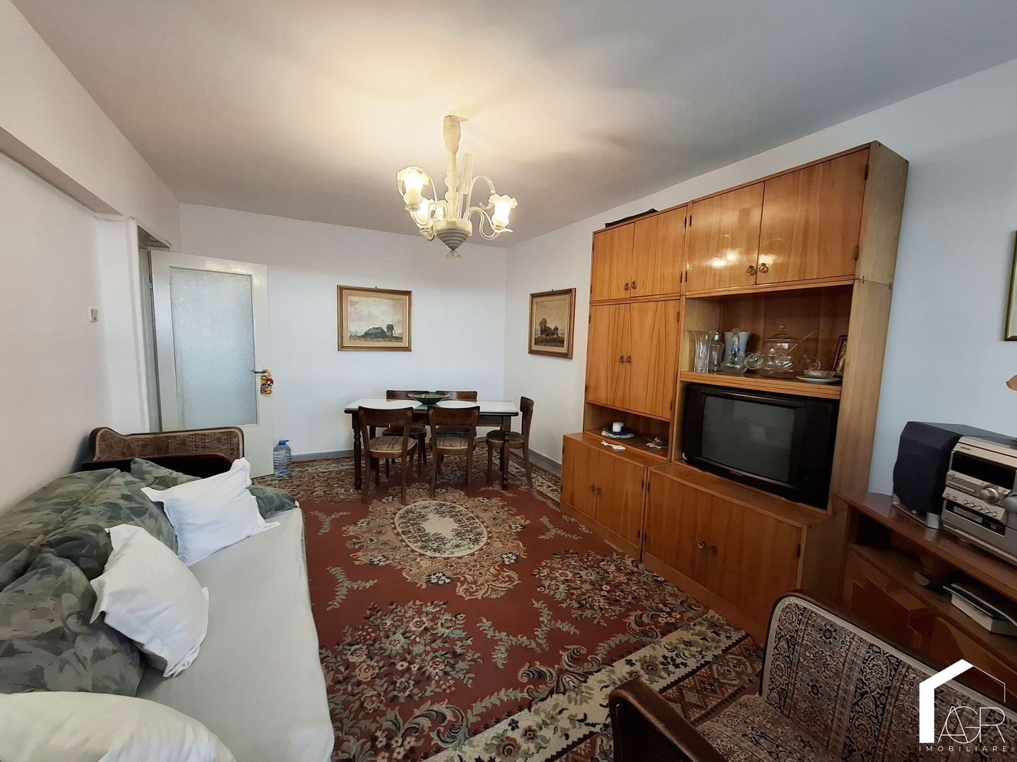 Apartament cu 2 camere, decomandat, confort 1, zona Republicii - Poză 2