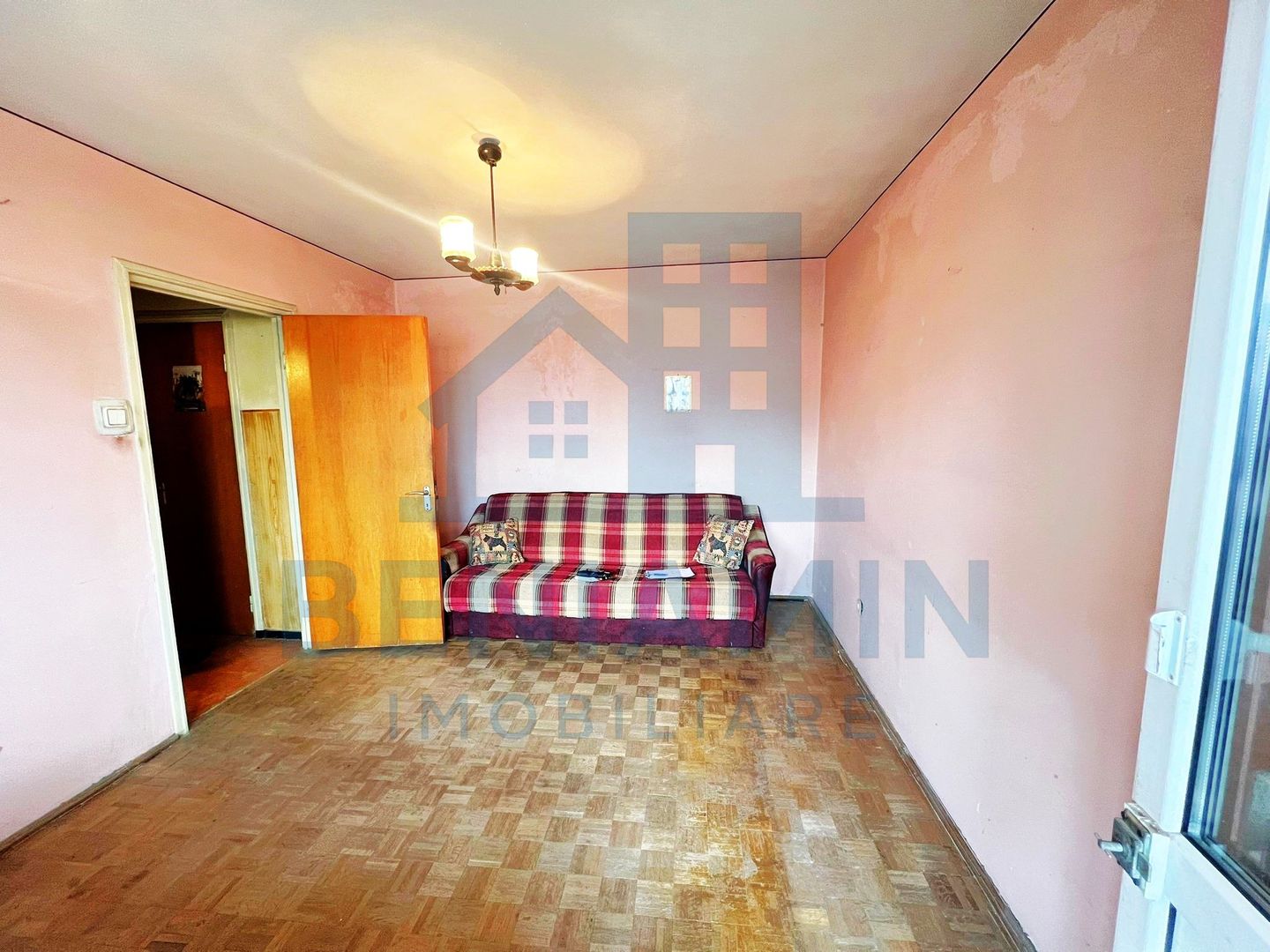 2 Camere-52mp-Balcon-Lift Nou-Anvelopat-Zona-Garii-Necesita-Renovare - Poză 4