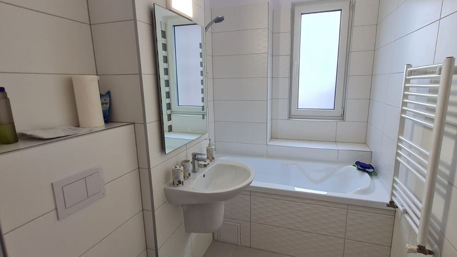 Lux la 10 minute de Iulius Town - Poză 8