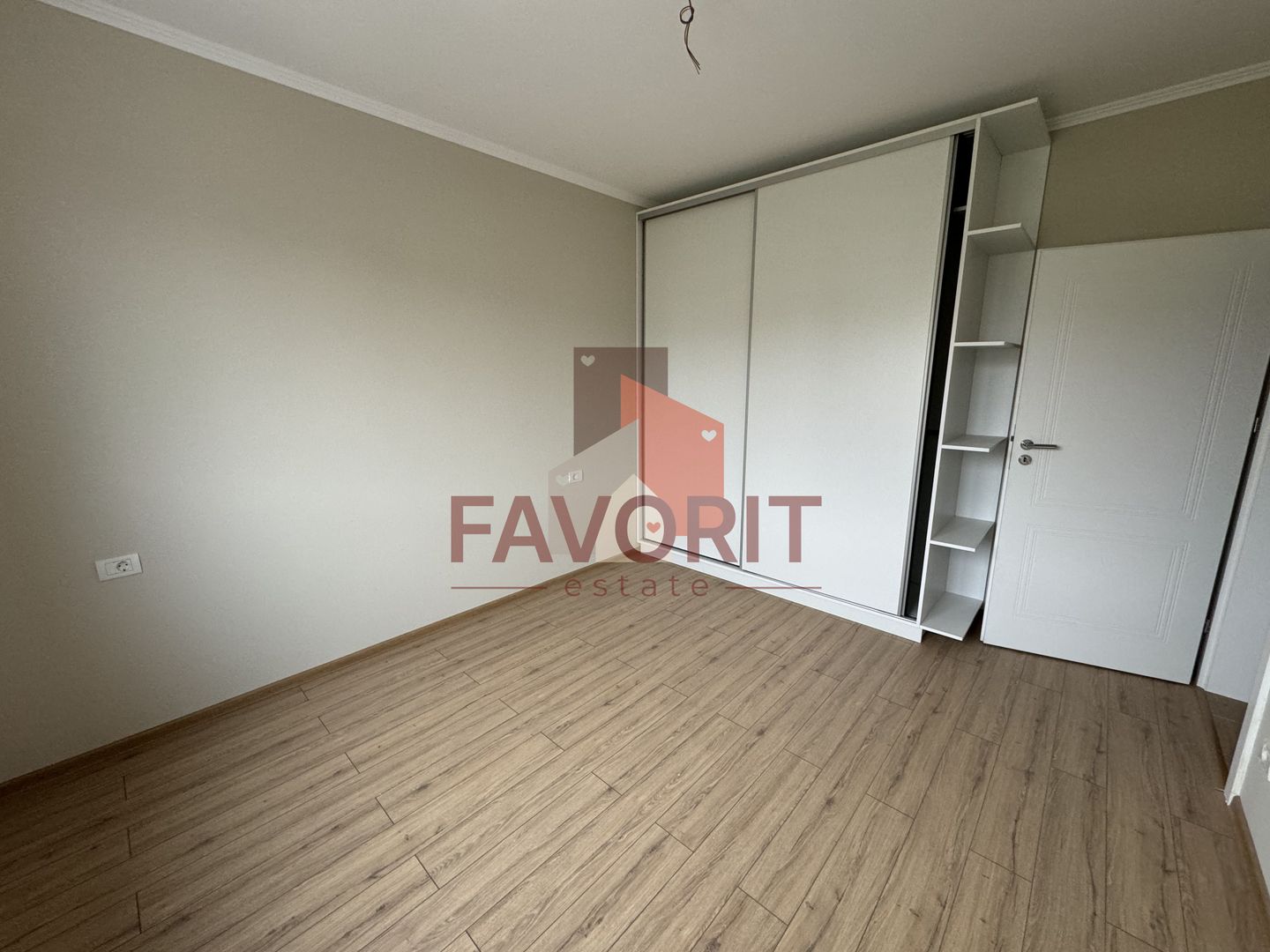 Etaj 1. Finisat la cheie. Loc de parcare - Poză 5