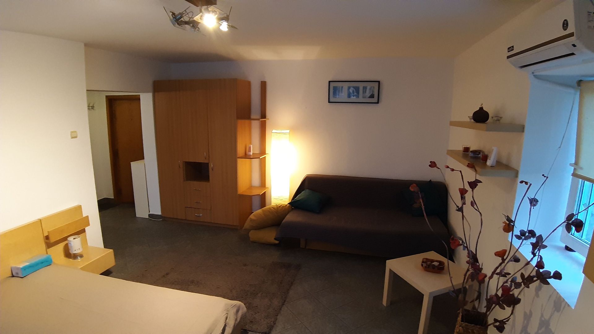 Garsonieră spațioasă 45 mp, renovată recent, AC, balcon, Splaiul Unirii - Poză 1