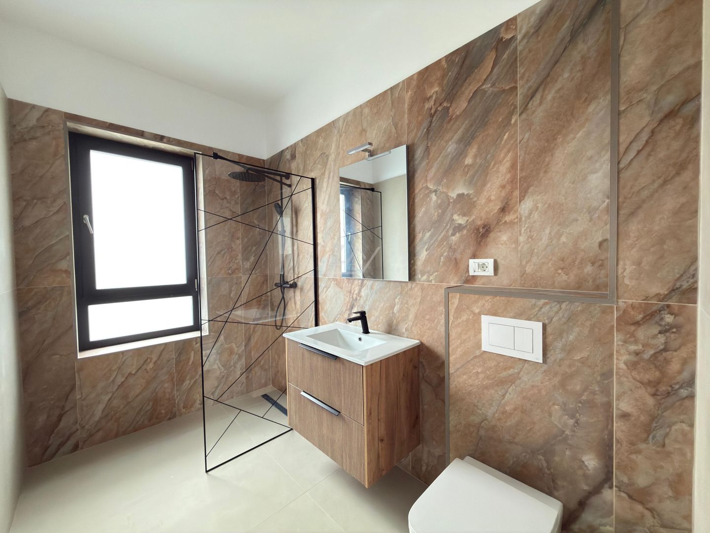 Bloc finalizat la asfalt. Etaj 1. Loc de parcare. - Poză 4