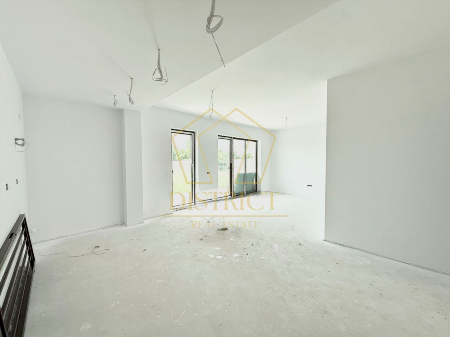 Duplex spatios cu 4 camere | Covaci - Poză 1