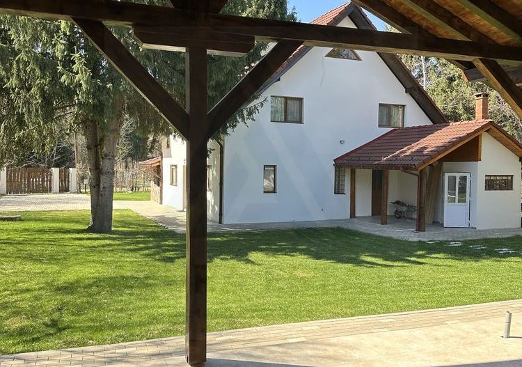 Casa individuala 275 mp utili cu teren 1000 mp in Porumbacu de Sus - Poză 2