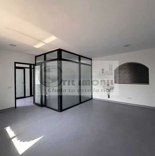 Spatiu comercial 4 camere 115mp  Central - Bolta Rece - Poză 1
