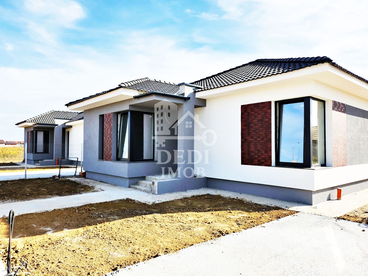 Casă de vânzare cu 4 camere in Santandrei, Bihor - Poză 1