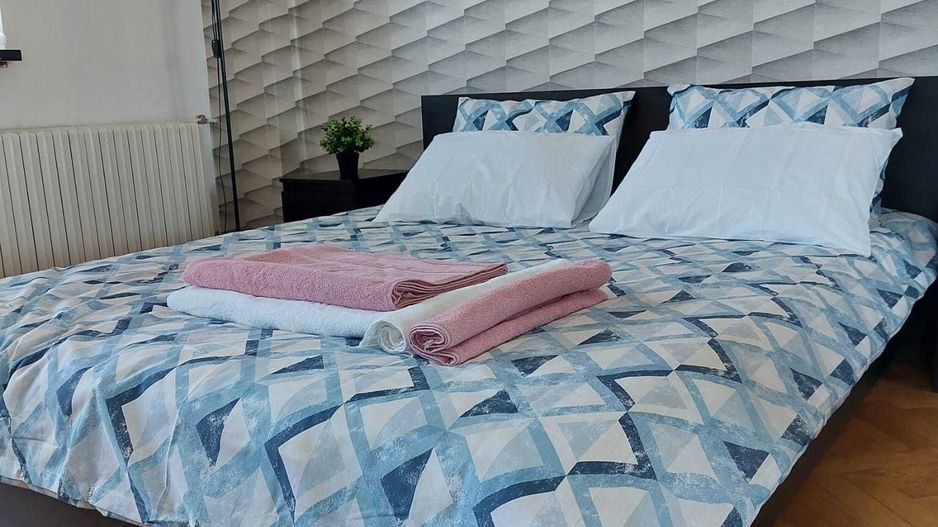Închiriere Garsonieră 44 mp Bd. Unirii, Decomandată, 2 Balcoane, Pază - Poză 1