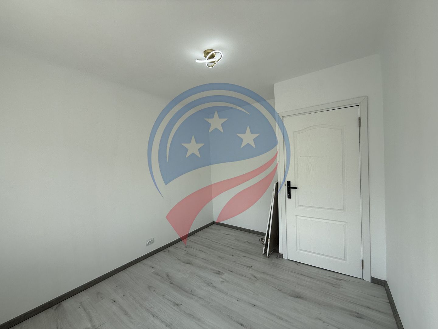 Apartament 2 camere decomandat Rovine Carrefour – bloc anvelopat, etaj 3/4 - Poză 2