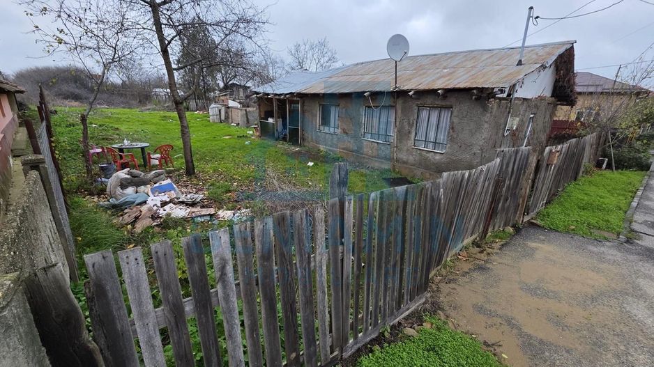 Teren Carcea 923mp Intre case zona buna toate utilitatile 923mp - Poză 3