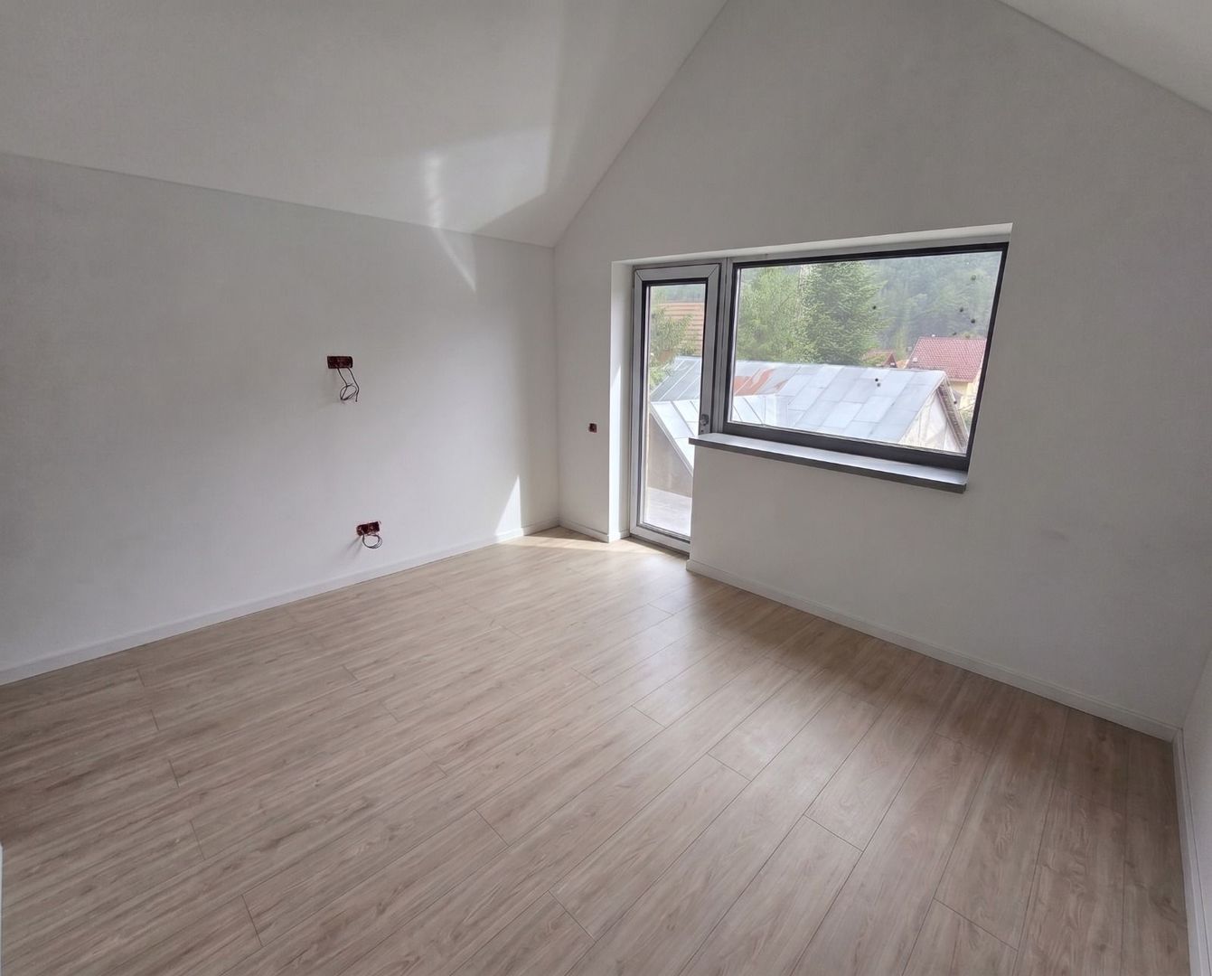 Apartament cu 2 camere 65,10 mp + 30 mp pod - vedere la muntii Caraiman Busteni - Poză 3
