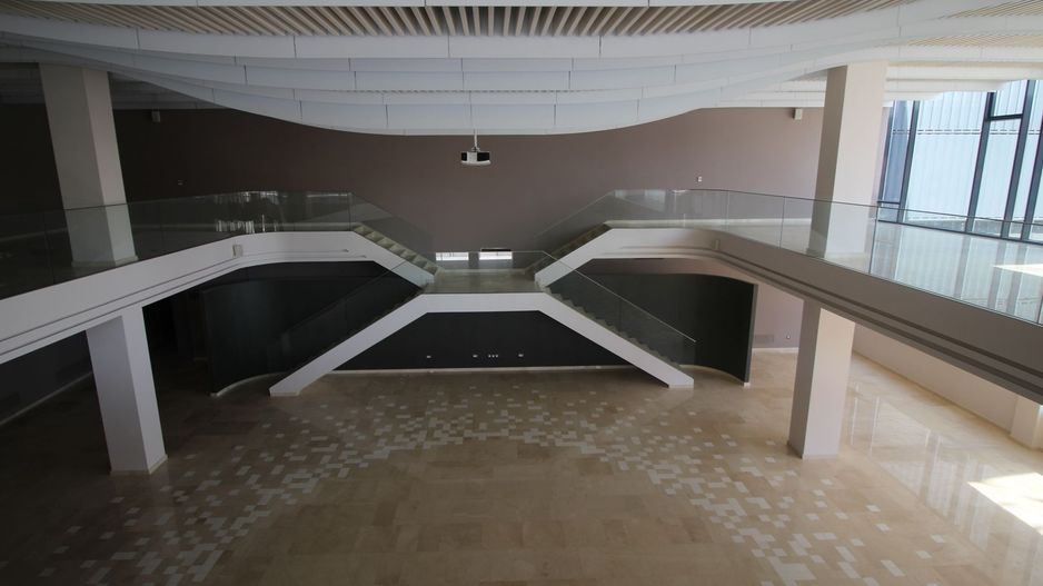 Spatiu comercial la artera pretabil showroom - Poză 3