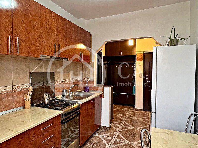 Apartament cu 3 camere de vanzare in zona Rogerius Oradea - Poză 4