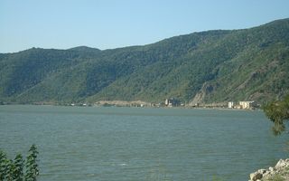 Investiție Exclusivistă pe Malul Dunării – Teren 2100 mp - De vanzare - Poză 1