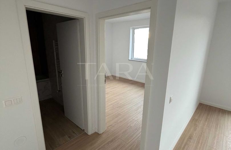 Apartament de vanzare, 3 camere, boxa inclusa, parcare. - Poză 4