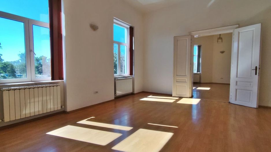 Apartament de vanzare situat ultracentral, langa Lic. E. Gojdu, Oradea - Poză 1