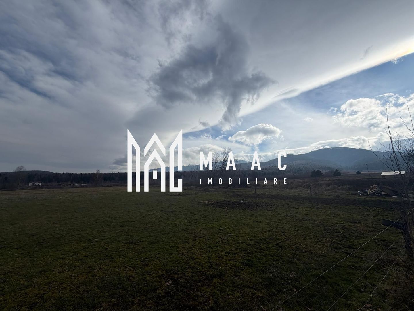 Teren intravilan 900 mp | Periferie, Avrig | la stradă, priveliște Făgăraș - Poză 3