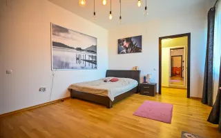 Somptuozitate in stil modern, 2 garaje, 3 terase, totul pe 1.000 mp teren - Poză 41