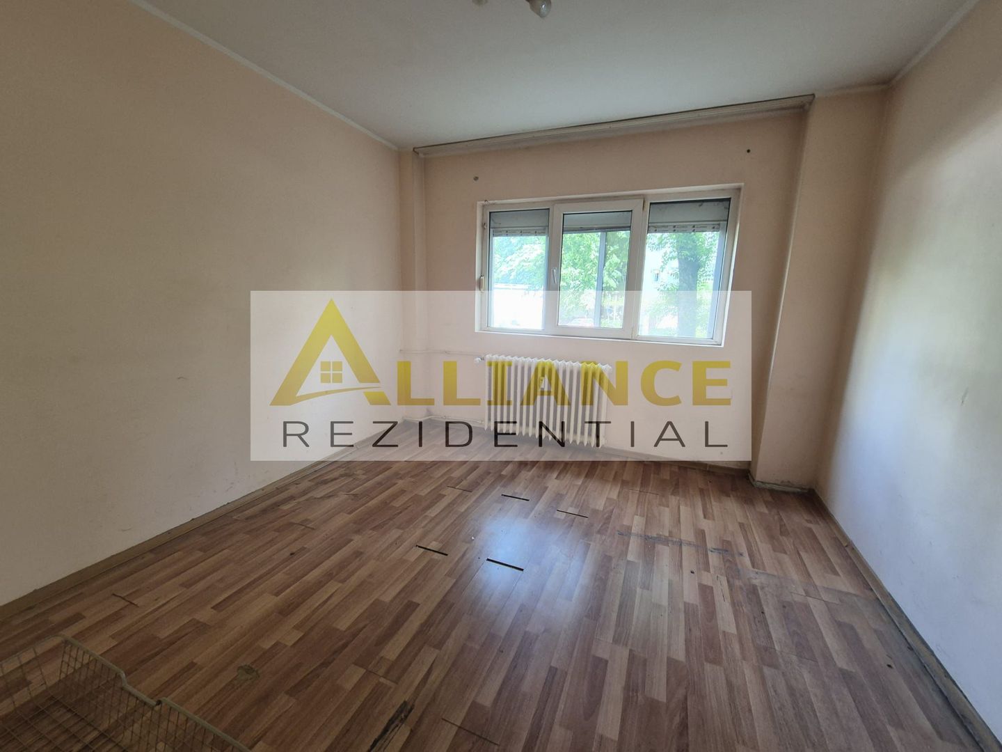 10 MINUTE DE M. TITAN | 2 CAMERE DECOMANDAT | 92.000€ - Poză 3