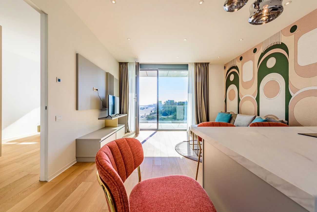 Apartamentul de la Malul Mării – Eleganță Contemporană în Inima Stațiunii - Poză 8