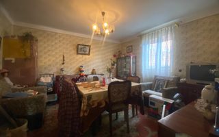 Vanzare casa cu 6 camere in Targoviste - vizavi de Colegiul Carabella - Poză 4