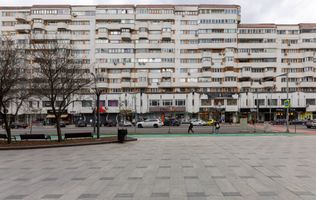 Apartament 3 camere de vânzare, Ultracentral, Bacău