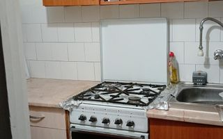 BRASADAS vinde garsoniera pe Ostrovului la etajul 3/4. - Poză 3