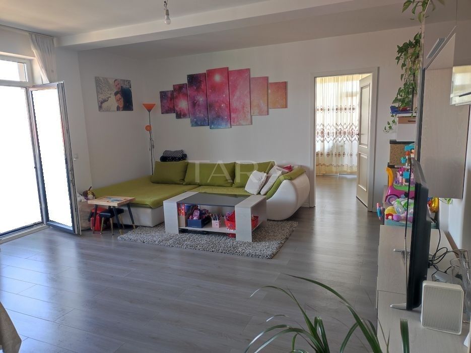 Apartament Spațios cu 2 Camere, 2 Balcoane și Parcare Subterană în Borhanci - Poză 2
