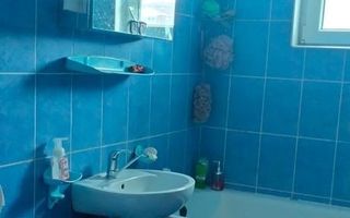 Apartament 3 camere, in zona centrala a localitatii - Poză 6