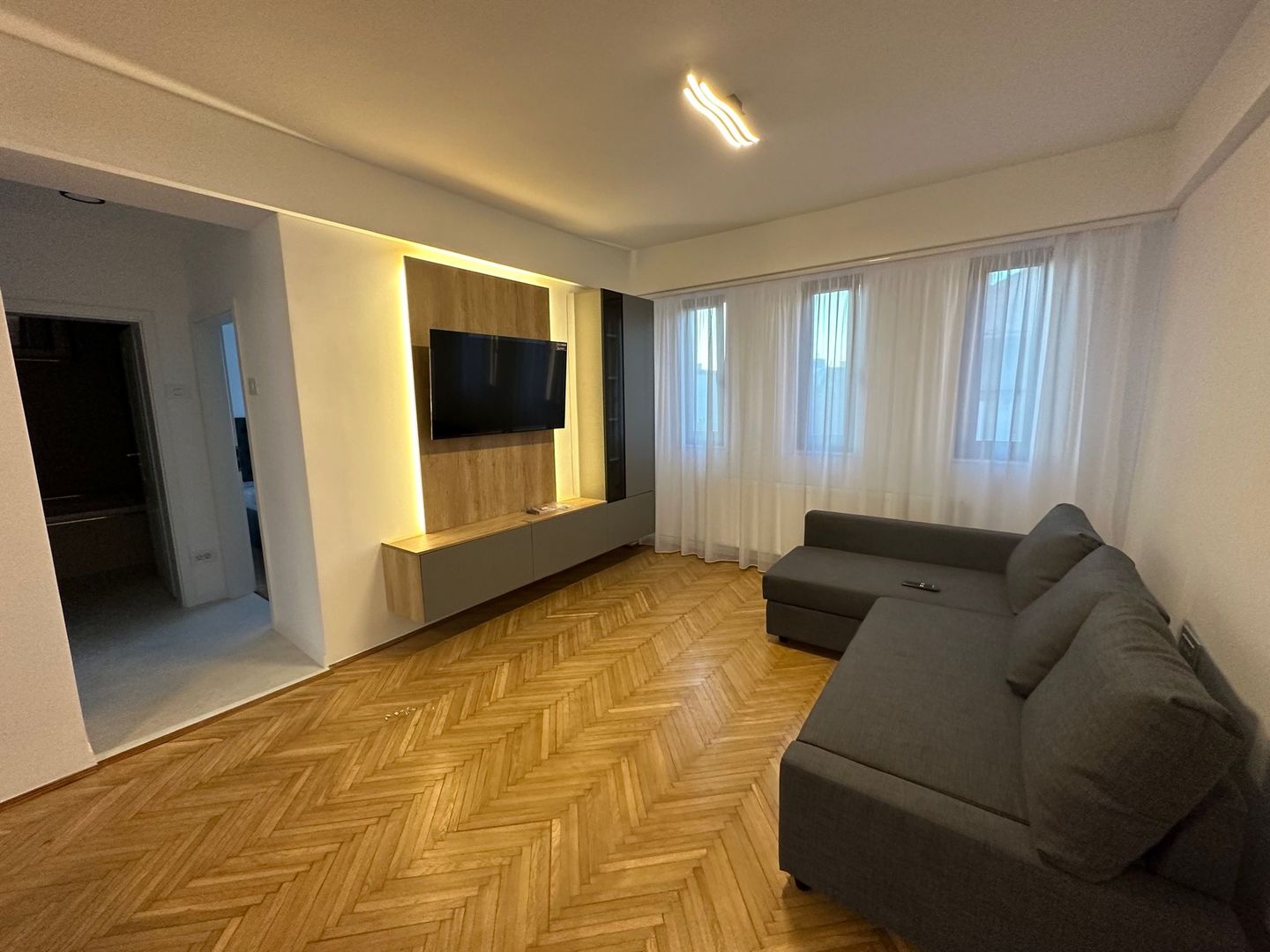 Apartament cu 3 camere de închiriat în zona Ultracentral - Poză 1