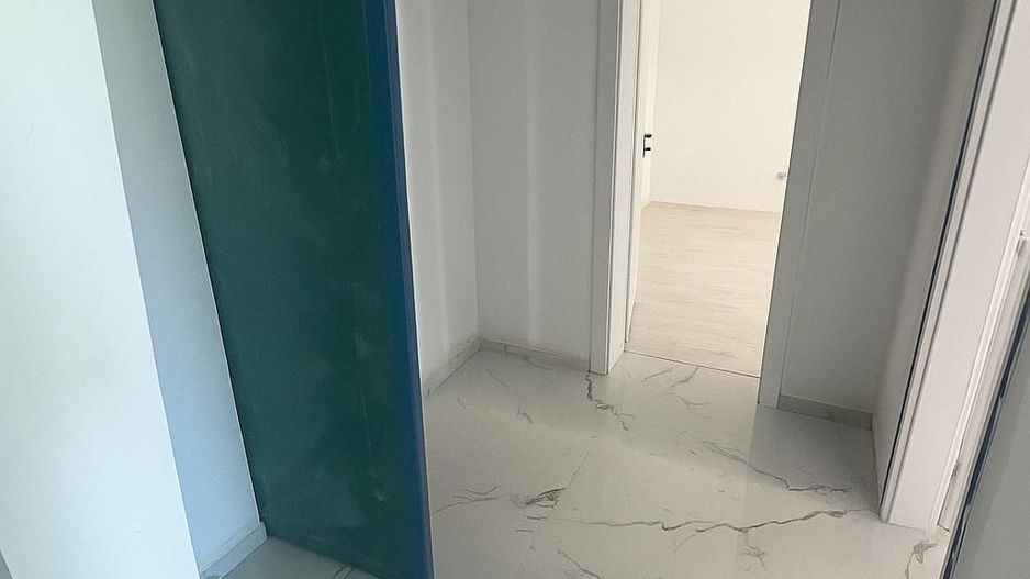 Giroc-Calea urseni | 2 Camere | Etaj intermediar | Decomandat | Loc de parcare - Poză 3