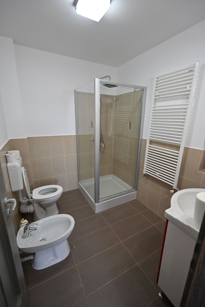 Casă / Vilă cu 4 camere de închiriat în zona Aradului - Poză 10