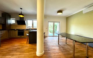 Casa spațioasă, cu teren generos, zona liniștită - in Braytim - Poză 1