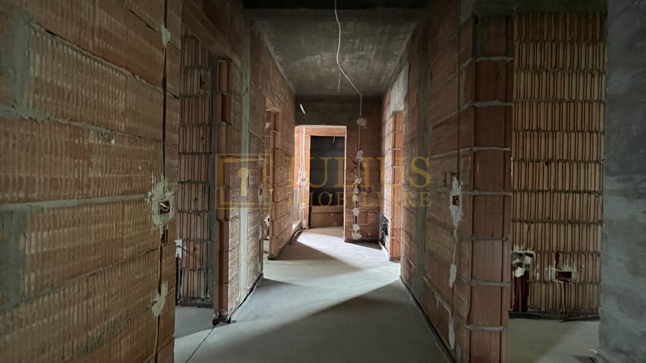 Casa zona Lunei, 5 camere + 3 bai, centrala proprie, rezidential sau birouri ! - Poză 45