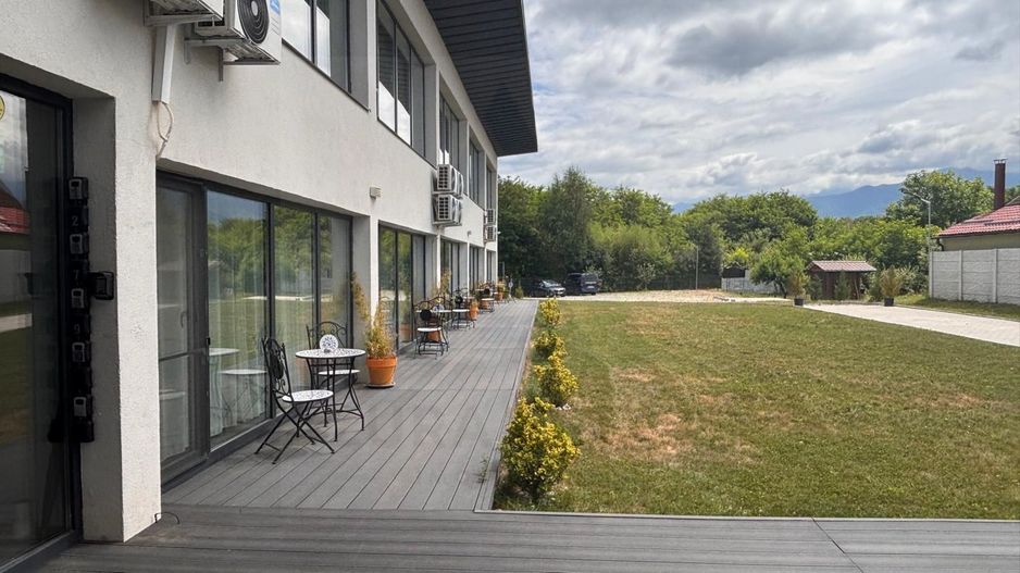 Pensiune PREMIUM 10 camere și Casă Individuală Valea Avrigului 4.600mp - Poză 1