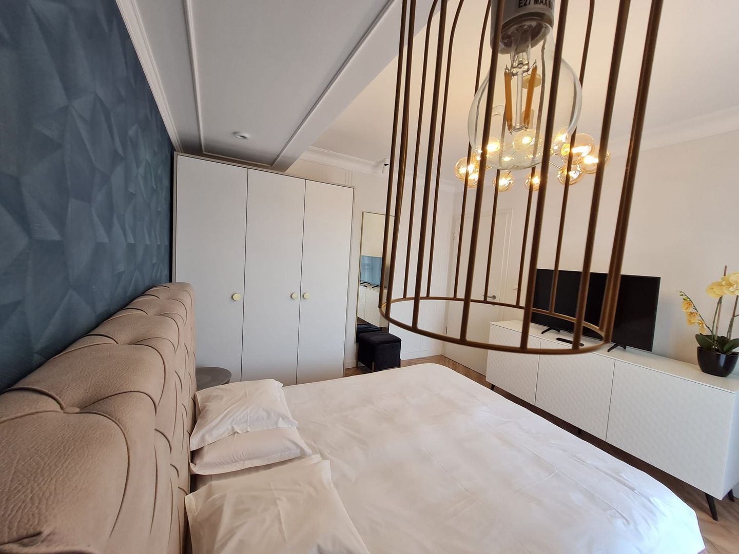 Elegantă și prestanță - Poză 9