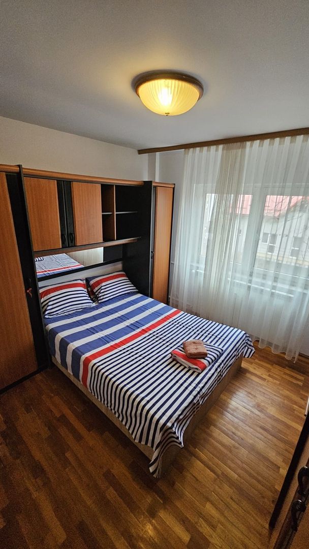 Închiriez apartament 3 camere, mobilat și utilat, Piața Alba Iulia - Poză 2