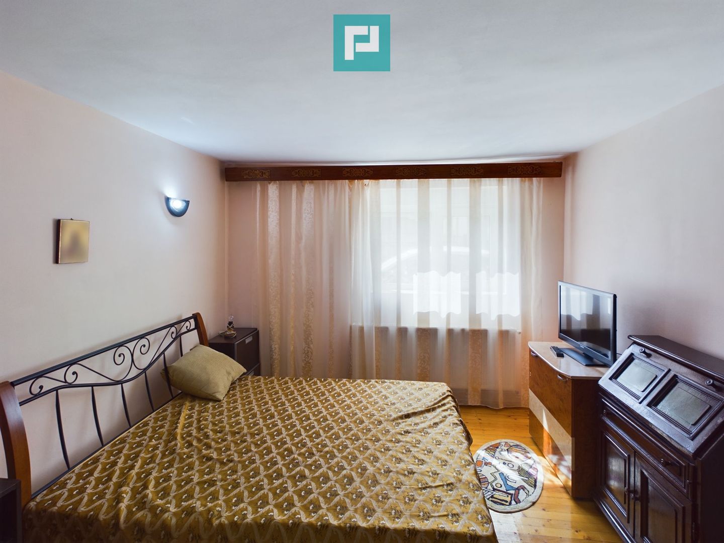 Casă cu 7 camere și 2 băi in Grădiște - Poză 14