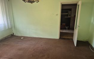 Vand apartament 2 camere zona Trandafiru