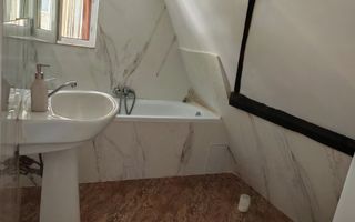 Vila cu 10 camere,pretabil compartimentare in 2 unitati separat,ASTRA. - Poză 13