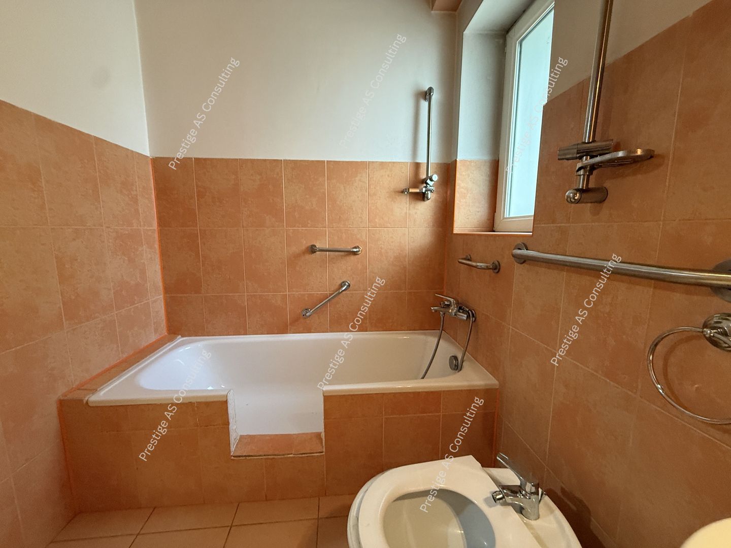 Apartament 4 camere, parter inalt zona Punctele Cardinale - Central - Poză 12