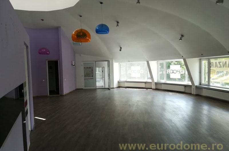 Vanzare cladire (spatiu amenajat 700 mp). - Poză 6